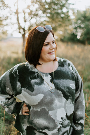 REVERSIBLE CREW NECK SWEATER WITH RAGLAN SLEEVES IN CHARCOAL
