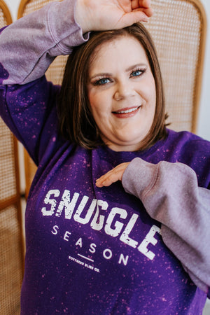 "SNUGGLE SEASON" GRAPHIC SWEATSHIRT