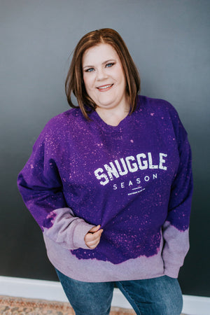 "SNUGGLE SEASON" GRAPHIC SWEATSHIRT