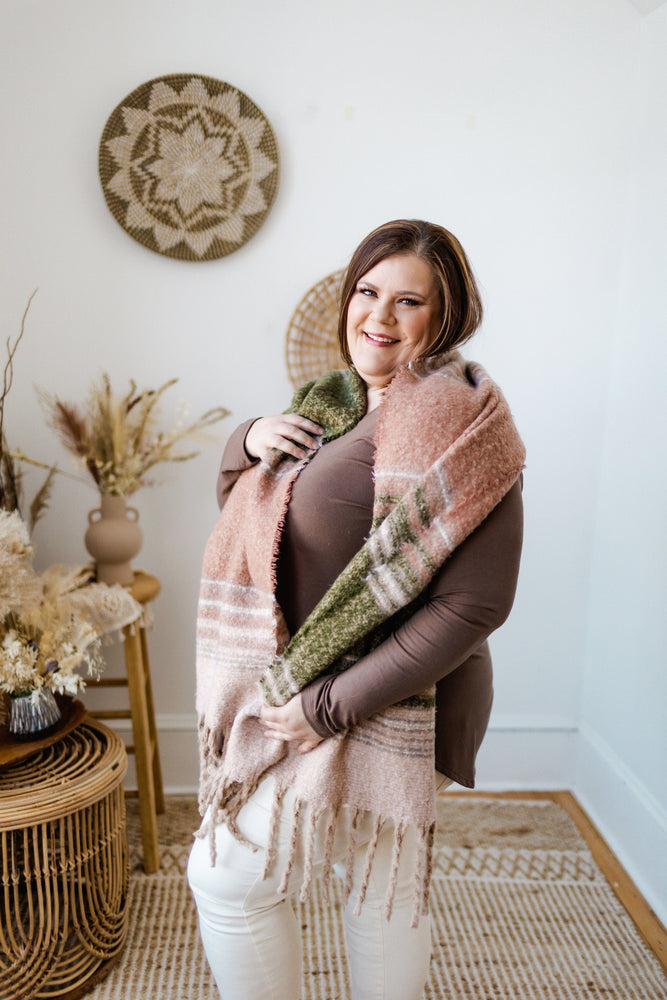 
            
                Load image into Gallery viewer, SOFT NUBBY SCARF WITH FRINGE IN PINK AND GREEN
            
        