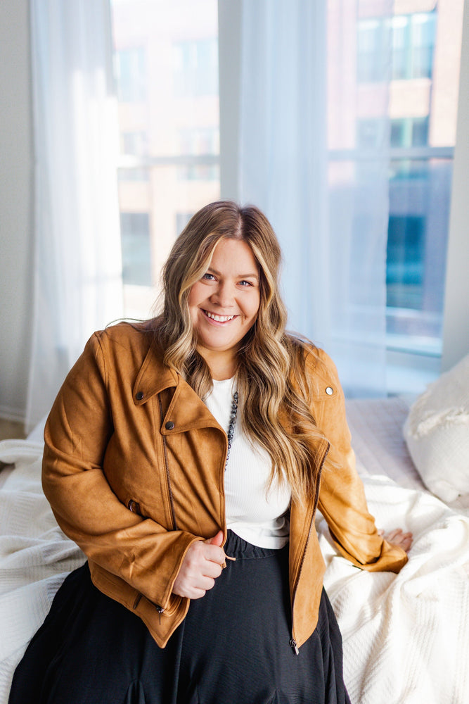 STRETCHY LIGHTWEIGHT MICROSUEDE MOTO JACKET IN CAMEL
