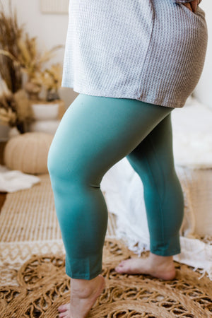 
            
                Load image into Gallery viewer, SUPER SOFT CAPRI LEGGING IN TIDEWATER TEAL
            
        