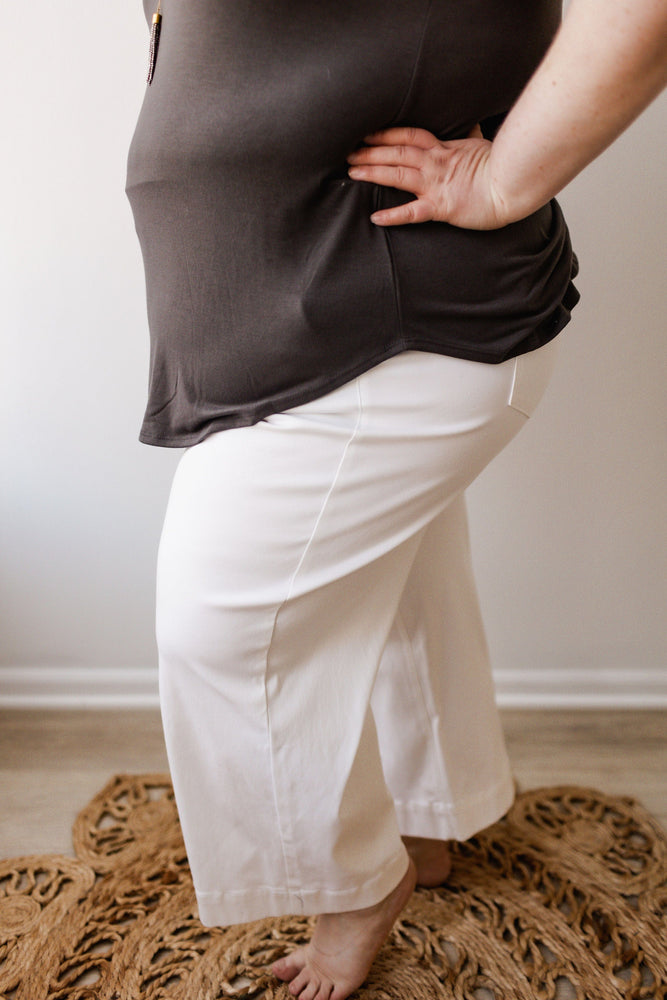 
            
                Load image into Gallery viewer, Spanx® STRETCH TWILL CROPPED WIDE LEG PANT IN BRIGHT WHITE
            
        