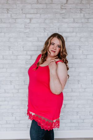 TUNIC TANK WITH LACE EDGE IN CORAL