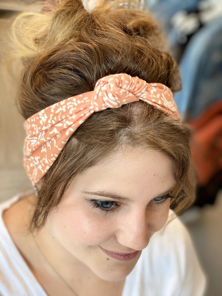 
            
                Load image into Gallery viewer, TOP KNOT HEADBAND IN TERRACOTTA
            
        
