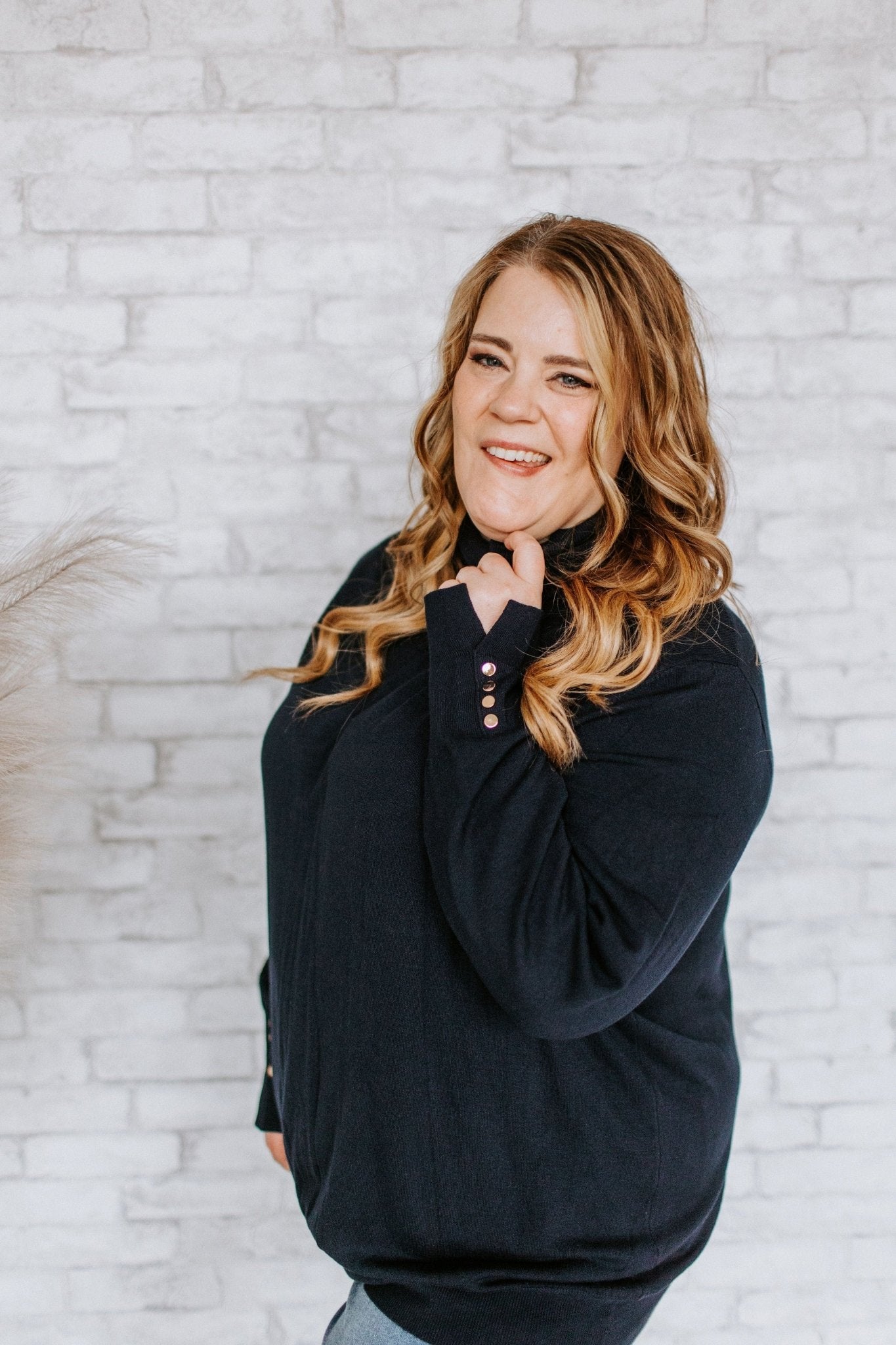 CLASSIC LIGHTWEIGHT TURTLENECK IN NAVY - Love Marlow