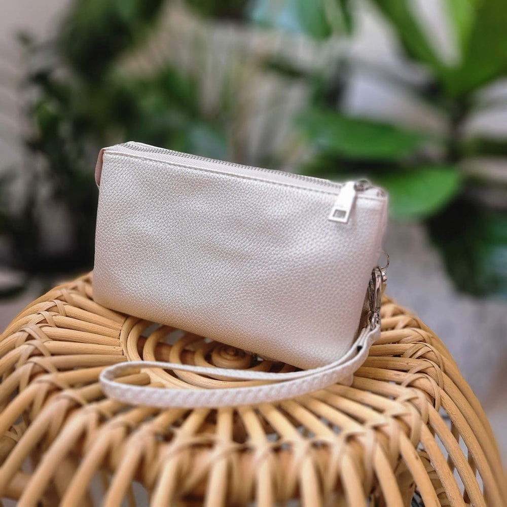 
            
                Load image into Gallery viewer, FAUX LEATHER CLUTCH IN PEARL
            
        