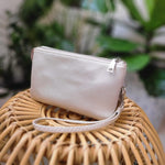 FAUX LEATHER CLUTCH IN PEARL
