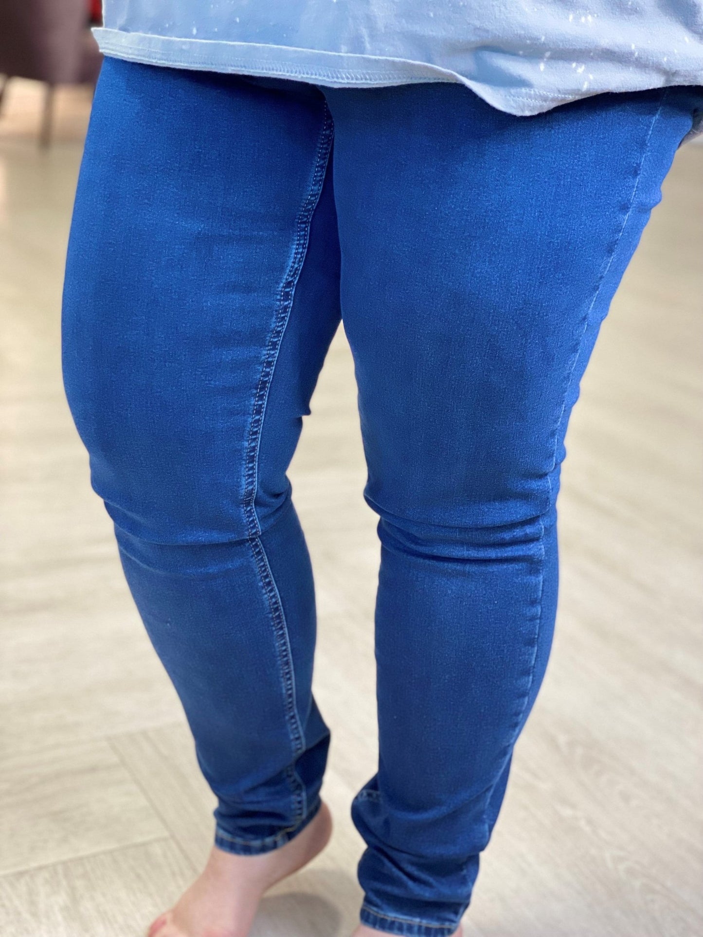 HIGH - RISE NON - DISTRESSED STRAIGHT LEG JEANS - Love Marlow