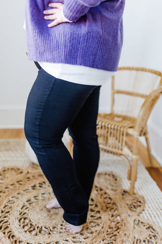 HIGH - RISE NON - DISTRESSED STRAIGHT LEG JEANS IN BLACK - 16, 26/28 - Love Marlow
