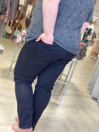 HIGH - RISE NON - DISTRESSED STRAIGHT LEG JEANS IN BLACK - 16, 26/28 - Love Marlow
