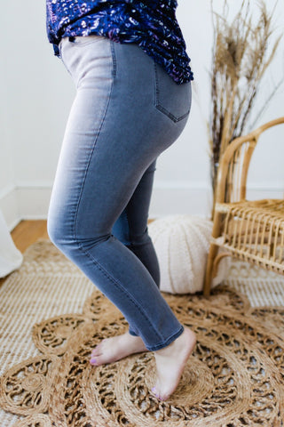 HIGH - RISE SUPER STRETCHY SKINNY JEANS IN GREY - Love Marlow