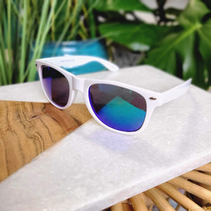 
            
                Load image into Gallery viewer, KAUAI SUNGLASSES IN PEACOCK
            
        