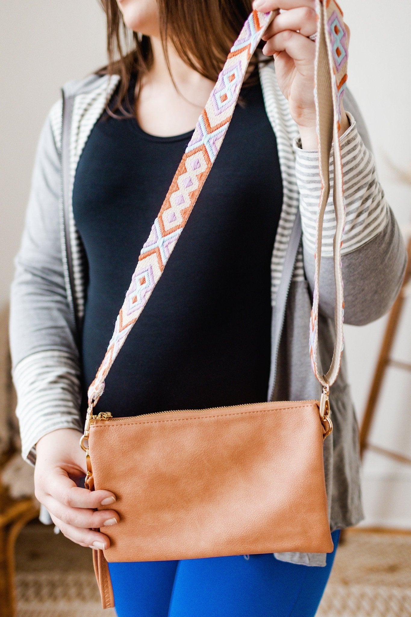 MEDIUM FAUX LEATHER CLUTCH IN MELON - Love Marlow