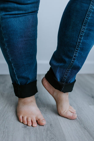 MID - RISE STRETCH SKINNY JEAN - Love Marlow