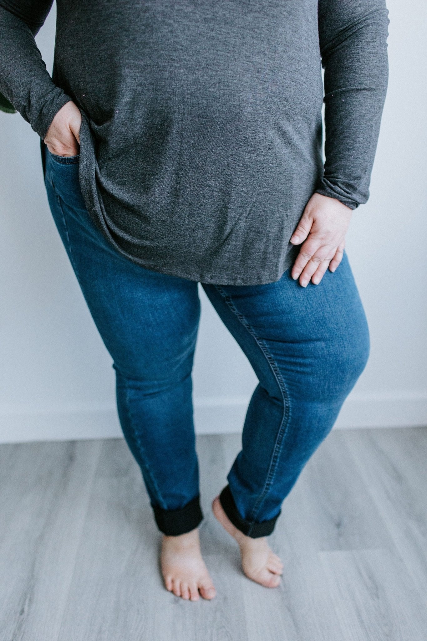 MID - RISE STRETCH SKINNY JEAN - Love Marlow