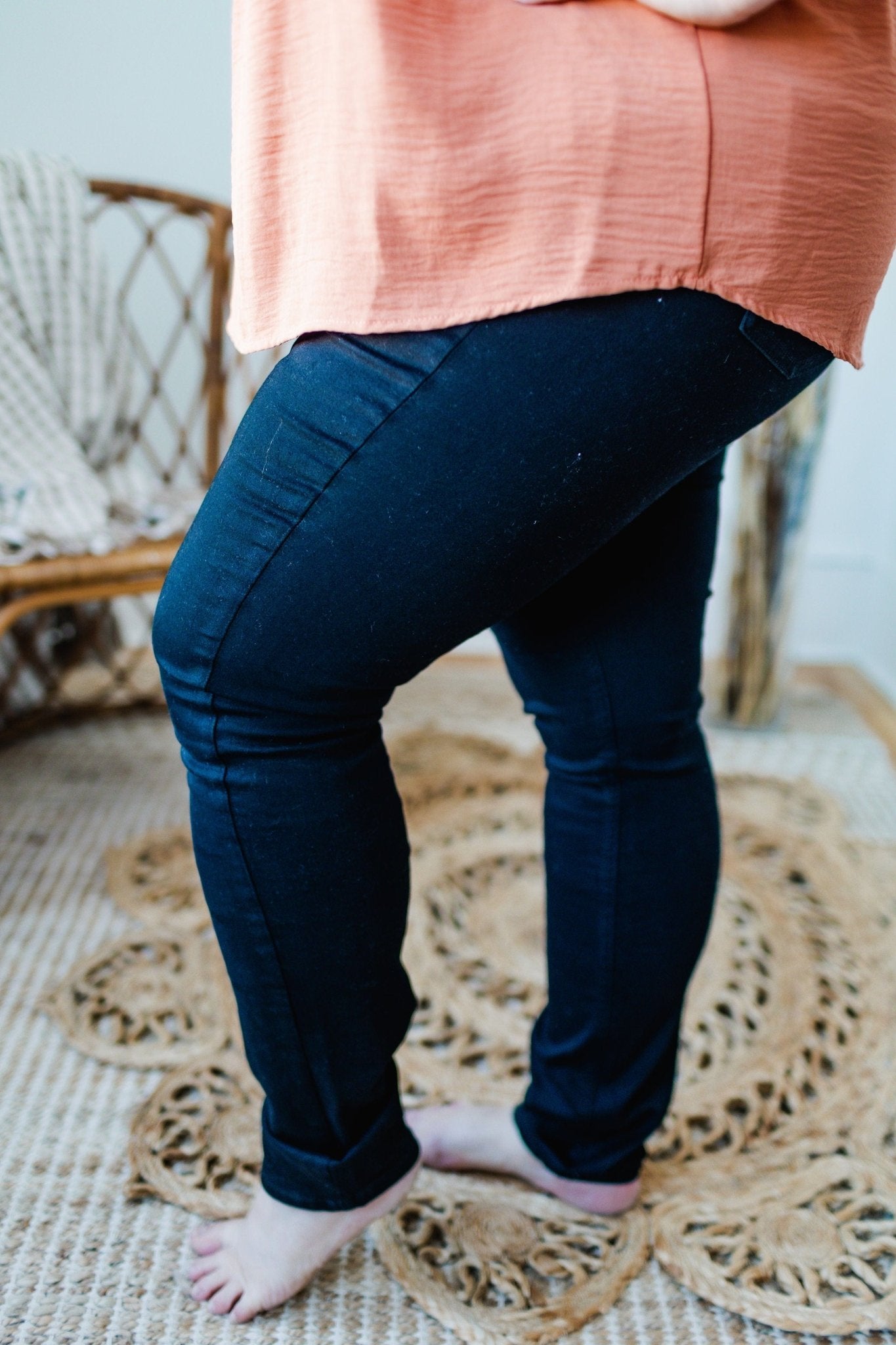 MID - RISE STRETCH SKINNY JEAN IN BLACK - Love Marlow