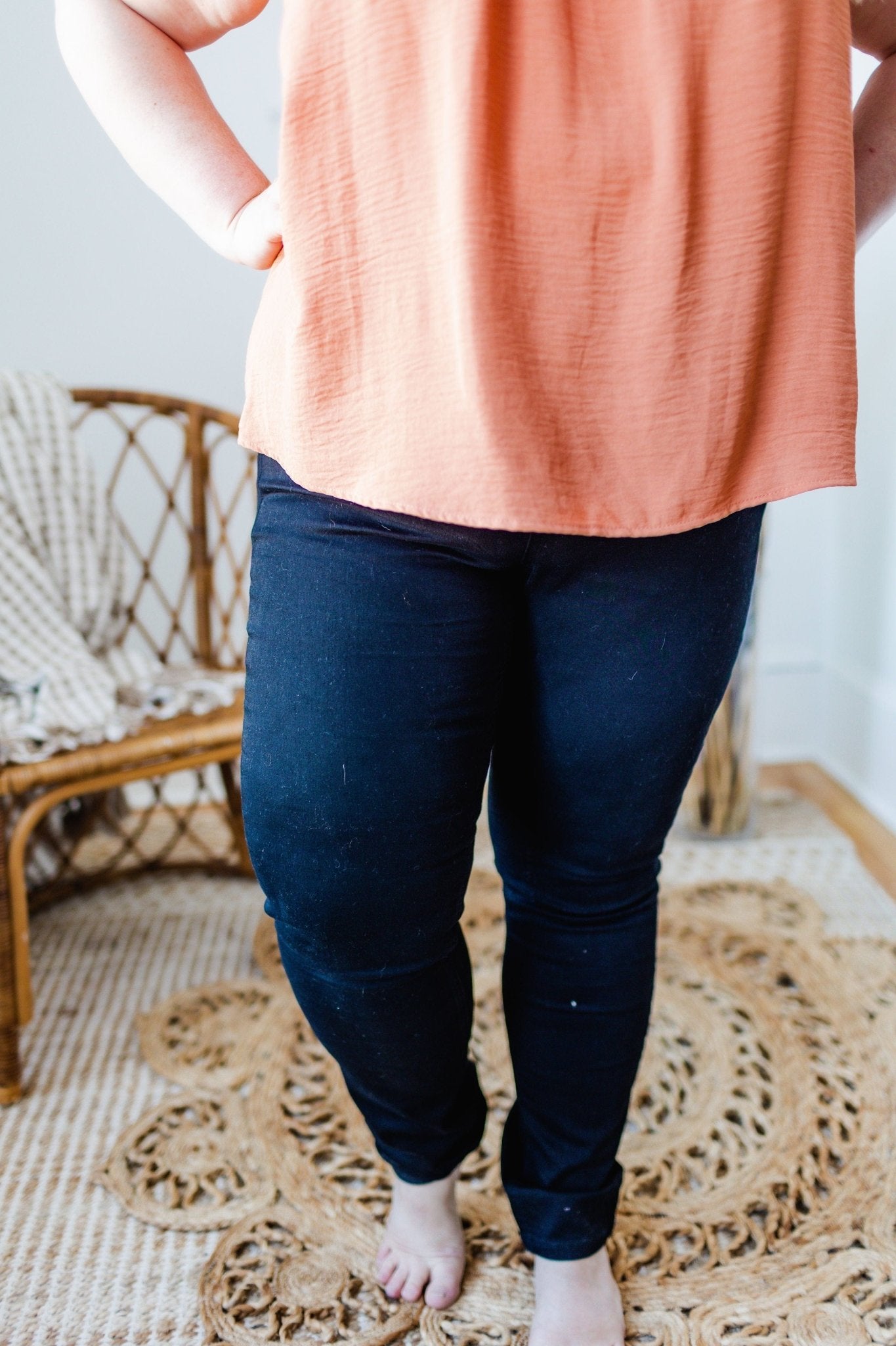 MID - RISE STRETCH SKINNY JEAN IN BLACK - Love Marlow