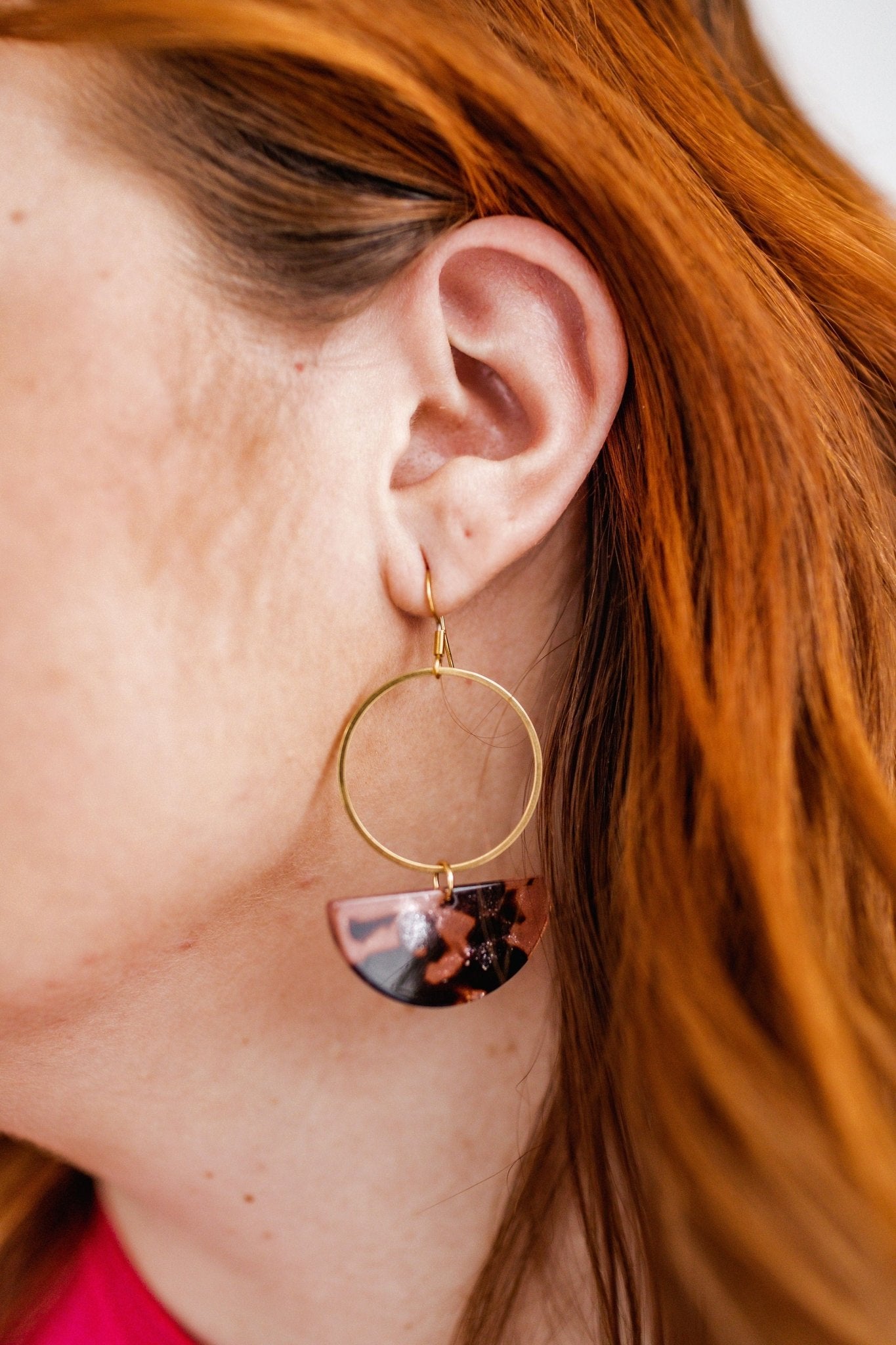 REESE EARRINGS IN PINK GLITTER TORTOISE - Love Marlow