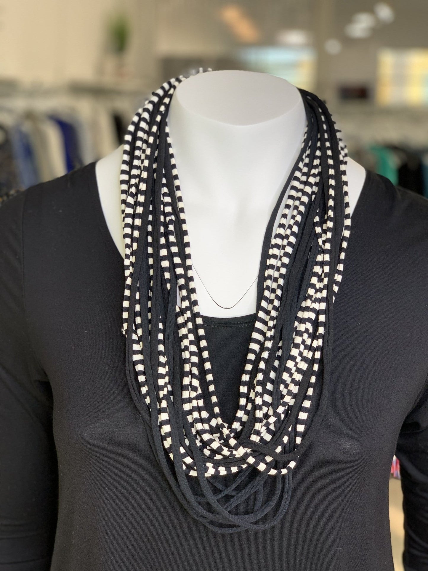 SHORT SHREDDED SCARF - Love Marlow