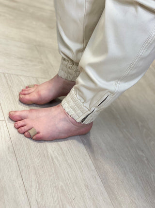 Spanx® STRETCH TWILL CARGO JOGGER IN PARCHMENT - L - Love Marlow