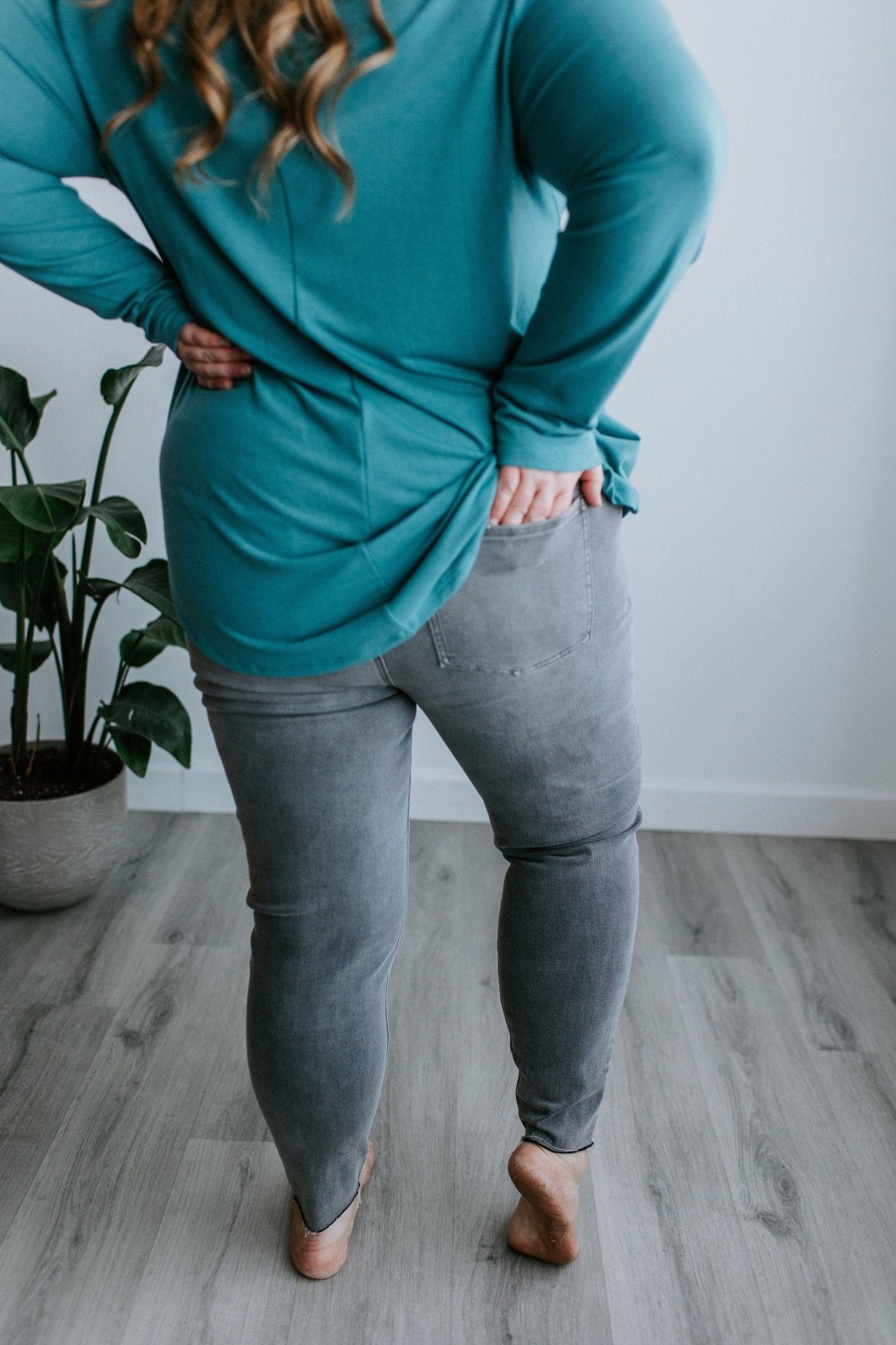 Spanx© DISTRESSED SKINNY JEAN - Black 3x, White xL, Vintage Grey 1x - Love Marlow