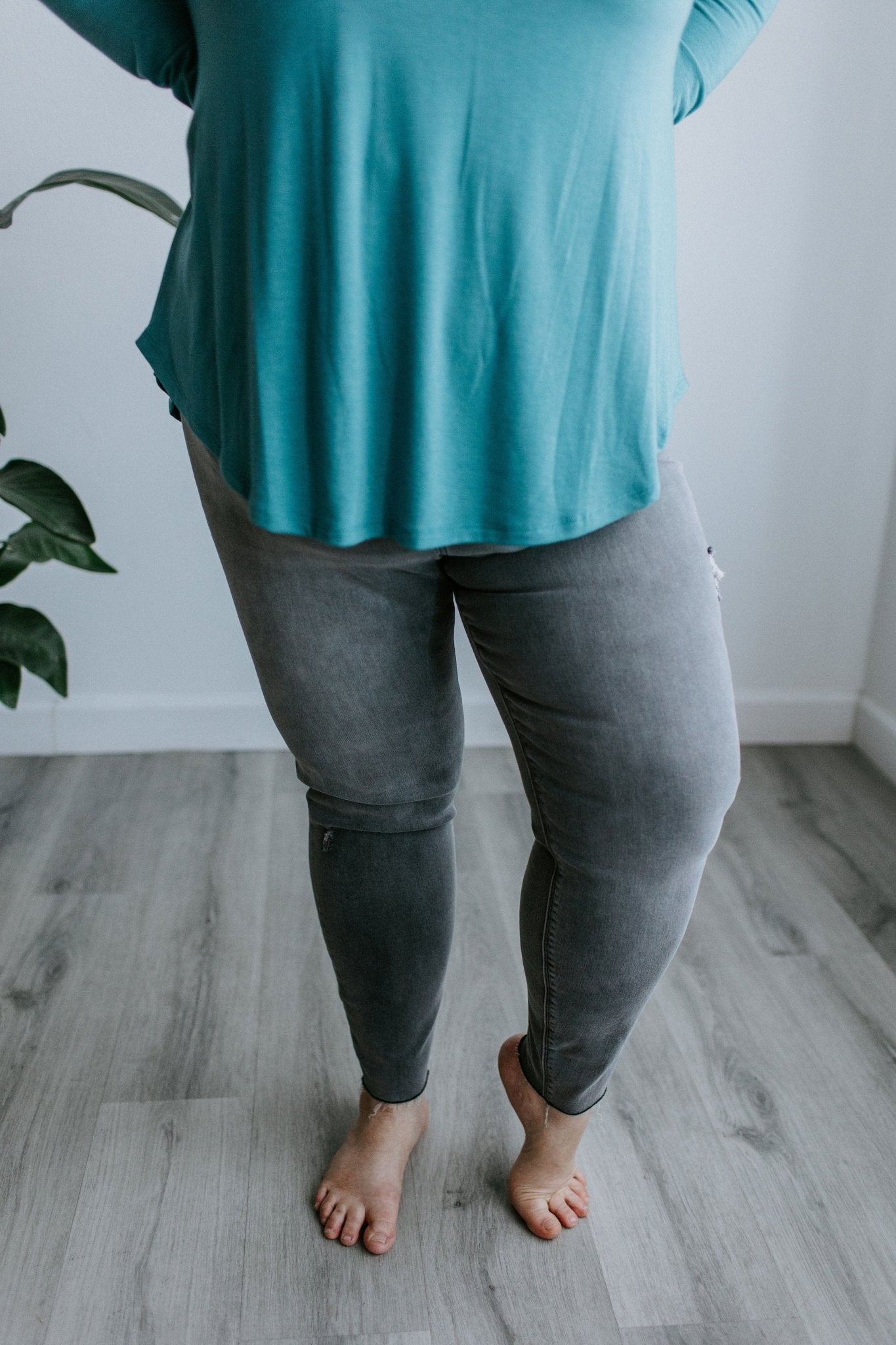 Spanx© DISTRESSED SKINNY JEAN - Black 3x, White xL, Vintage Grey 1x - Love Marlow