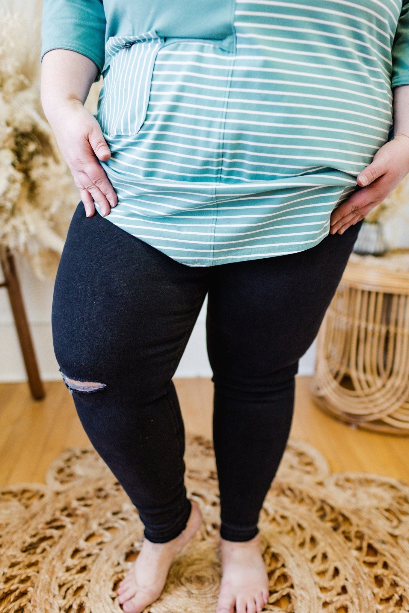 Spanx© DISTRESSED SKINNY JEAN - Black 3x, White xL, Vintage Grey 1x - Love Marlow