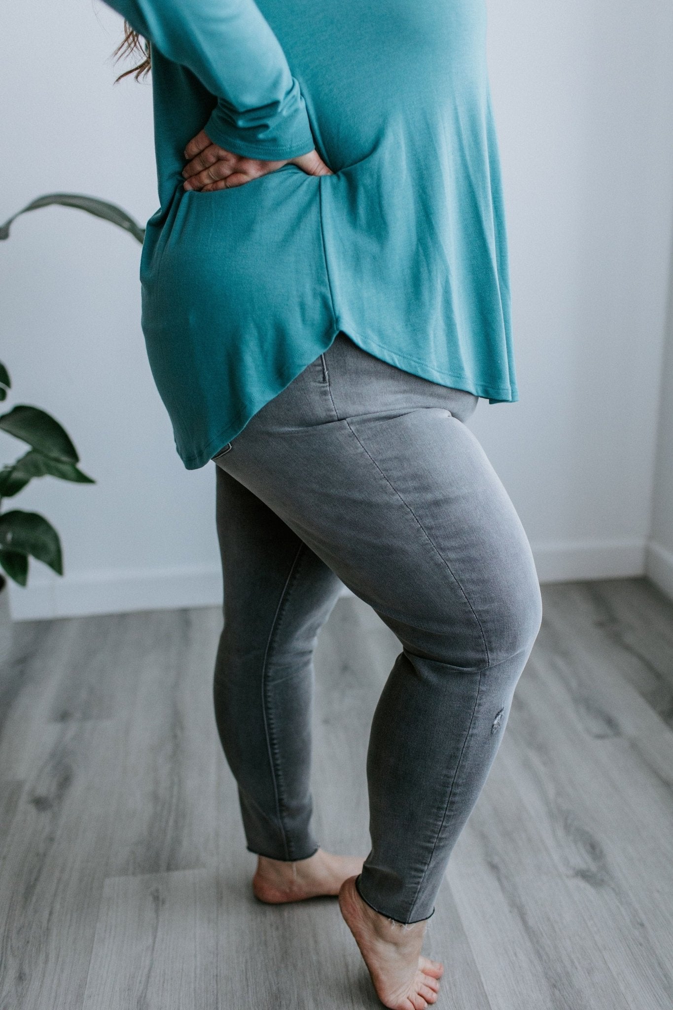 Spanx© DISTRESSED SKINNY JEAN - Black 3x, White xL, Vintage Grey 1x - Love Marlow