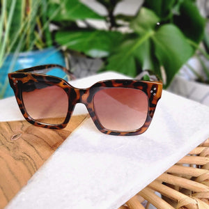 
            
                Load image into Gallery viewer, TELLURIDE SUNGLASSES IN TORTOISE
            
        
